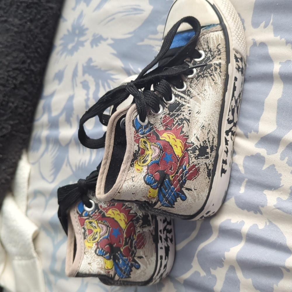 High top comic character sneakers. Boys size 11.
